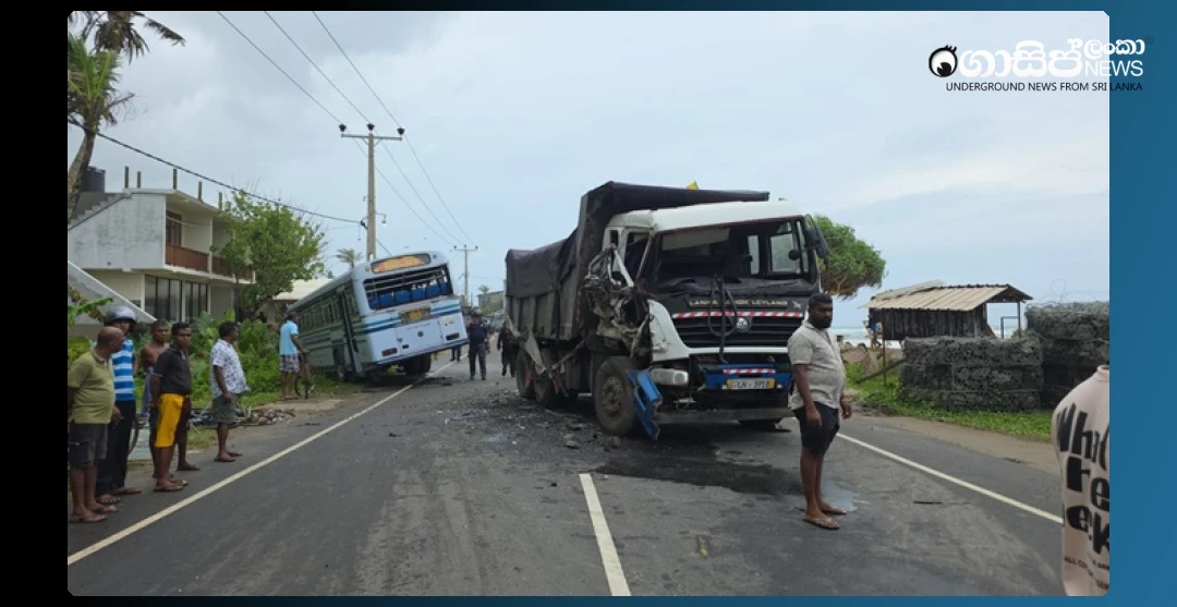 5-hospitalized-in-ahangama-bus-tipper-accident