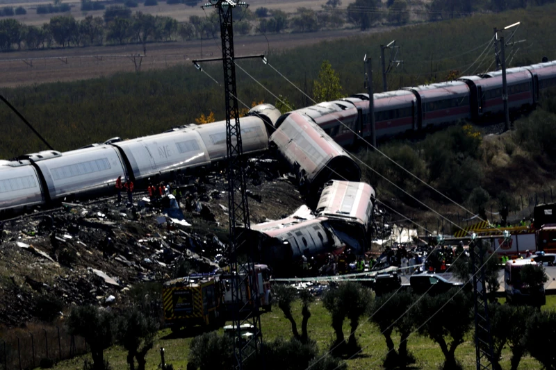 deadly-train-crash-in-spain-kills-64