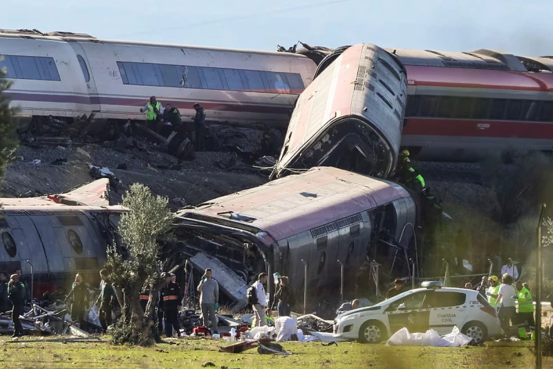 deadly-train-crash-in-spain-kills-64