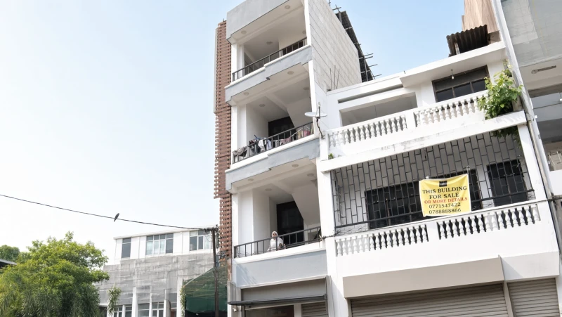 fifteen-year-old-girl-falls-to-her-death-from-third-floor-of-house