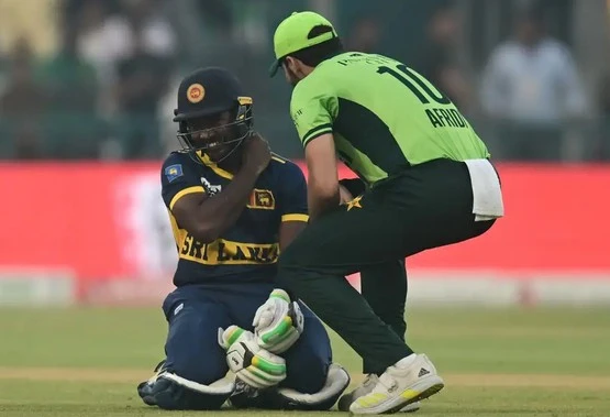 pakistan-defeats-sri-lanka-to-win-the-tri-series-final