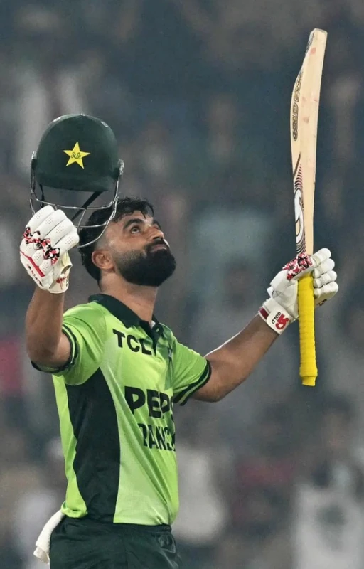 pakistan-defeats-sri-lanka-to-win-the-tri-series-final